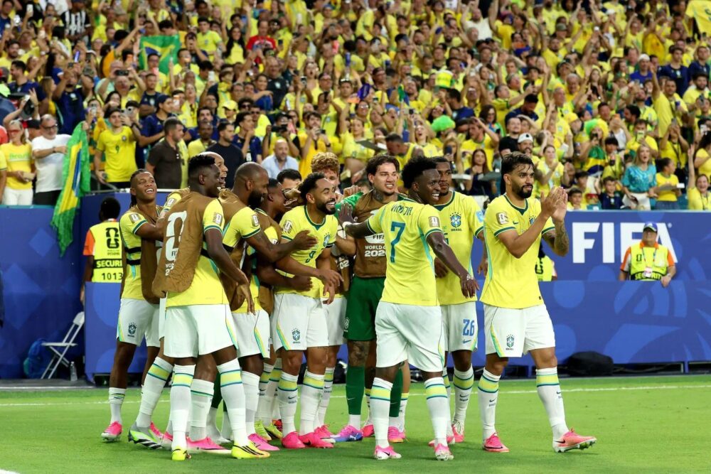 Seleção comemora a vitória contra a Escócia
Foto: CBF/Divulgação