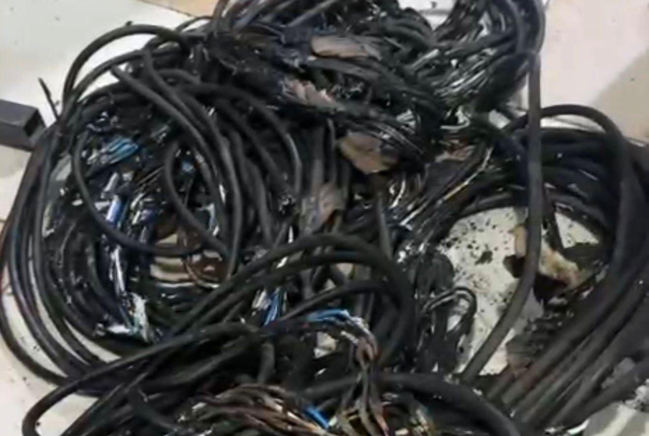 Fios apreendidos durante a prisão em flagrante - Foto: PCPR