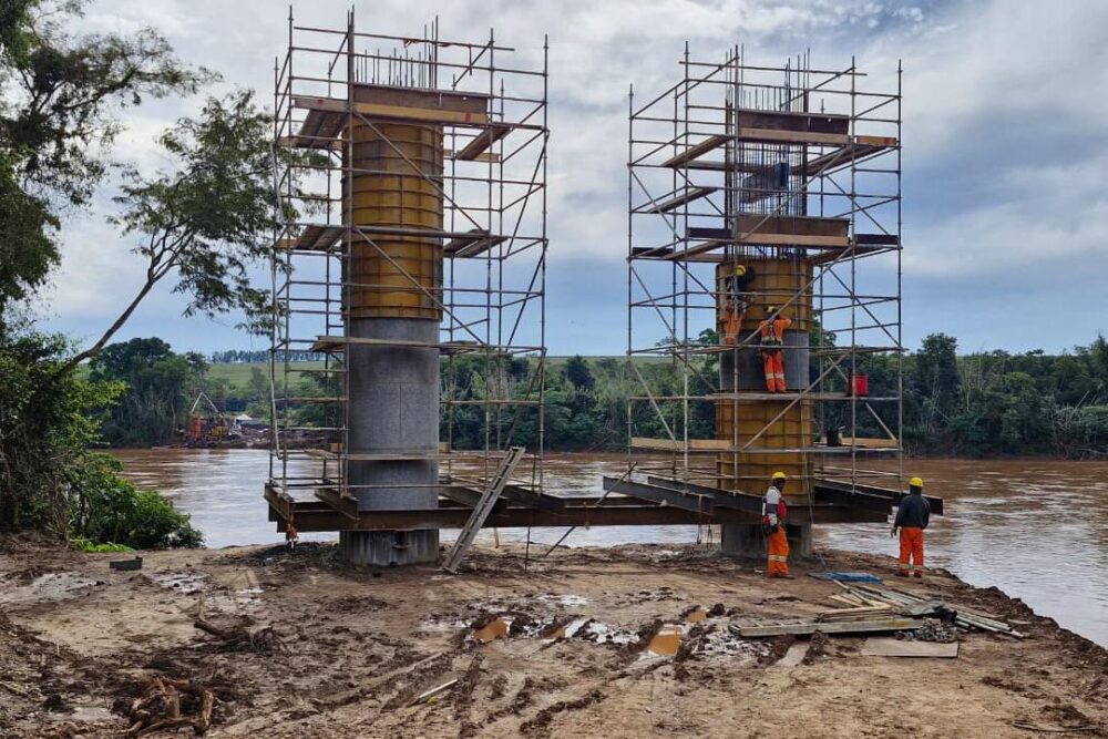 Estrutura da nova ponte avança. Obra beneficiária milhares de pessoas
Foto: DER