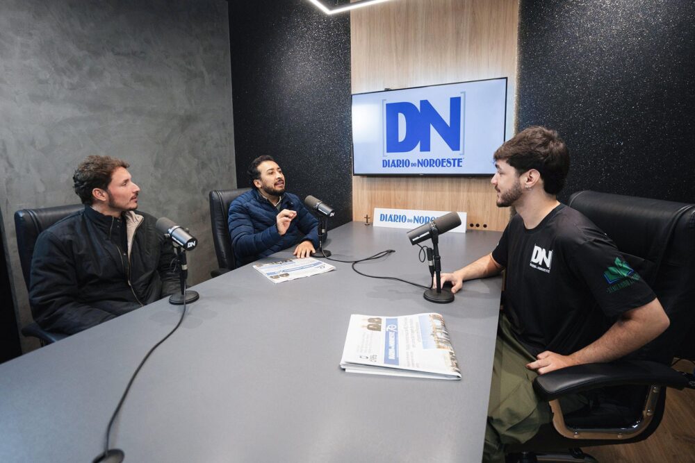 Lucas Barone e Adriano José em entrevista ao Diário do Noroeste 
Foto: Frederico Junglaus