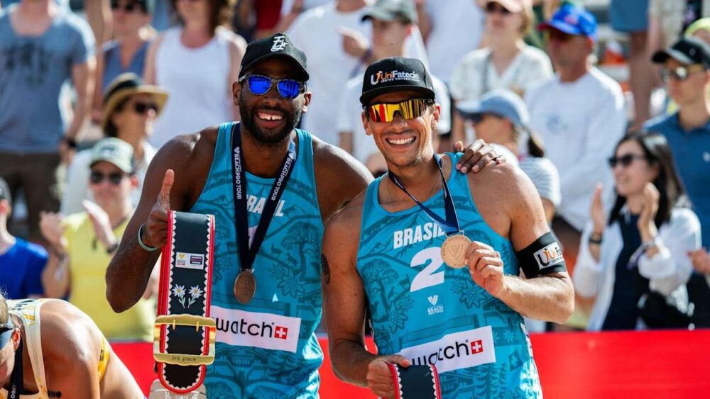 volei Evandro e Arthur Lanci ganharam a primeira medalha no circuito 2026
(Foto: Volleyball World)