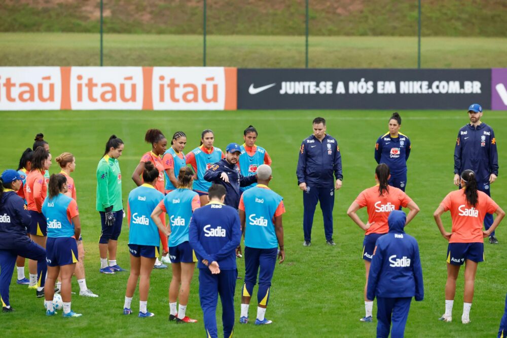 Recente treinamento da seleção comandado pelo técnico Arthur Elias 
Luciana Vermell/CBF