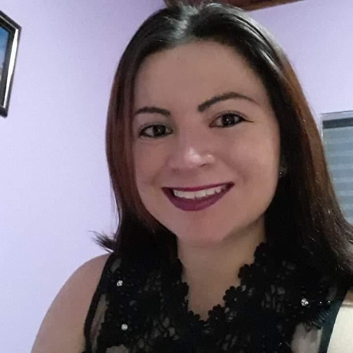 Adriana Prado é professora, presidente da Academia de Letras e Artes de Paranavaí