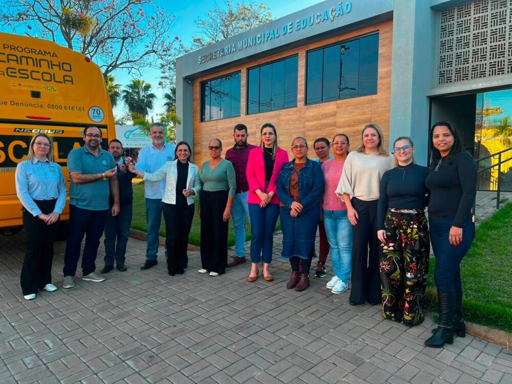 a-nova1 Veículos reforça o transporte de estudantes do município
