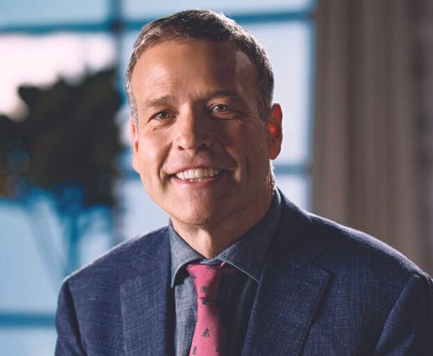 A-DONALD Donald Miller éo CEO da StoryBrand, Business Made Simple e Coach Builder. Autor de dez livros, incluindo Building a StoryBrand 2.0 e Marketing Made Simple, suas obras, no total, passaram mais de um ano na lista de best-sellers do New York Times
Instagram: @donaldmiller