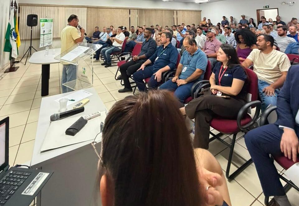 Audiência pública Dezenas de participantes assistiram a palestras e discutiram o futuro da citricultura
Foto: Divulgação