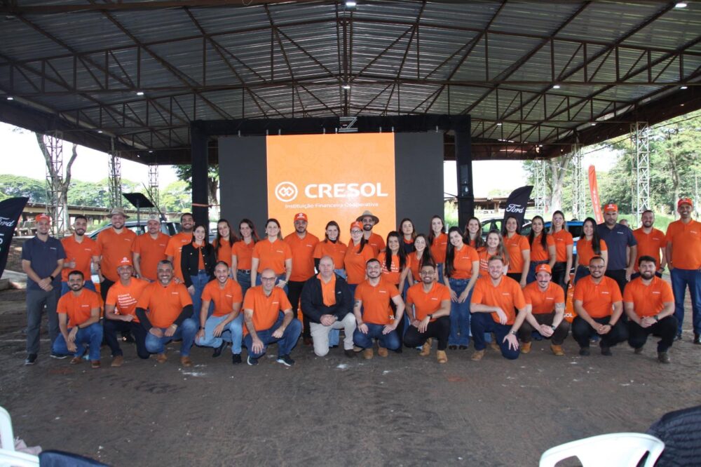 Equipe e lideranças durante o evento