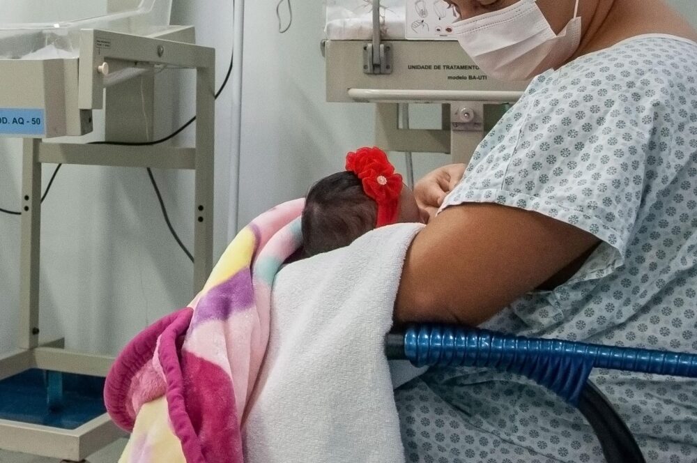 Licença-maternidade é dos itens relacionados no decreto municipal
Foto: Arquivo DN