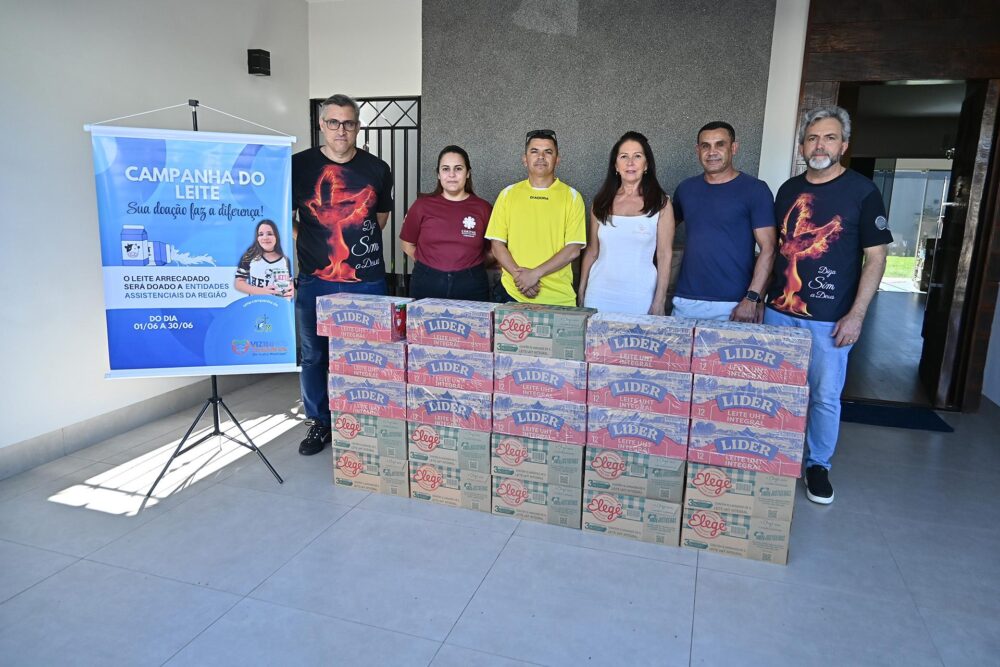 No dia 1º de julho, representantes da Cáritas Diocesana receberam 300 litros de leite
Foto: Arquivo DN