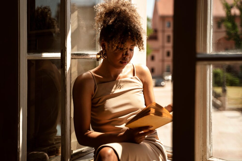 portrait-rich-woman-indoors-with-book