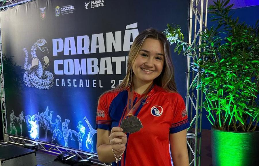 Beatriz foi medalhista na categoria juvenil, faixa preta, peso médio - Foto: Arquivo pessoal