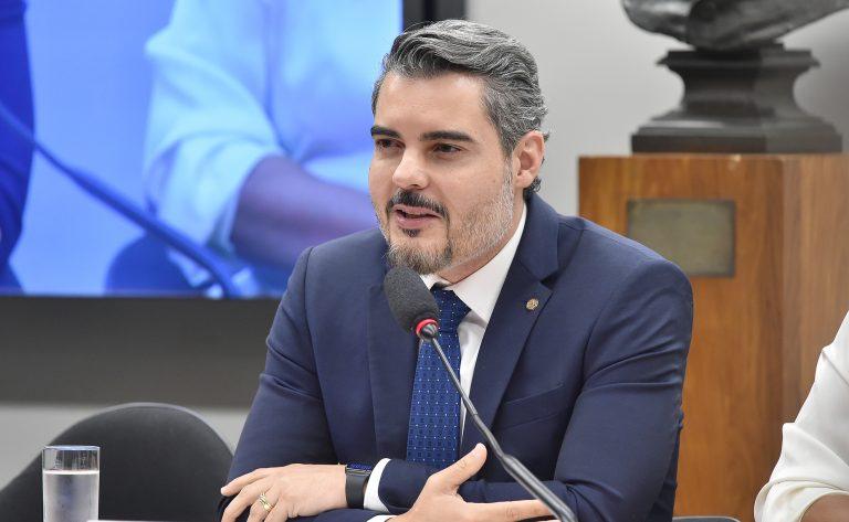Thiago Flores, autor da proposta
Foto: Zeca Ribeiro/Câmara dos Deputados