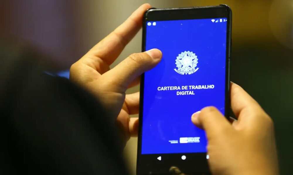 De abril a junho, o país tinha 39,4 milhões de trabalhadores com carteira assinada
Foto: Marcelo Camargo/Agência Brasil