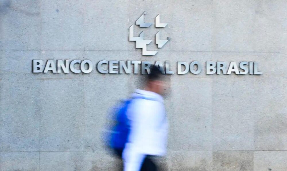 Banco Central aponta: inadimplência e o comprometimento da renda permanecem altos
Foto: Marcello Casal Jr/Agência Brasil