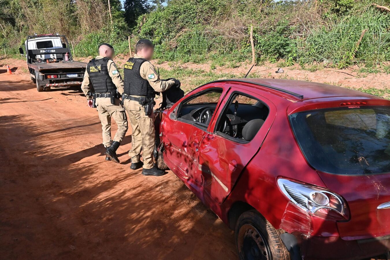 Acidente aconteceu no semáforo próximo ao Colégio Estadual -Foto: Ivan Fuquini