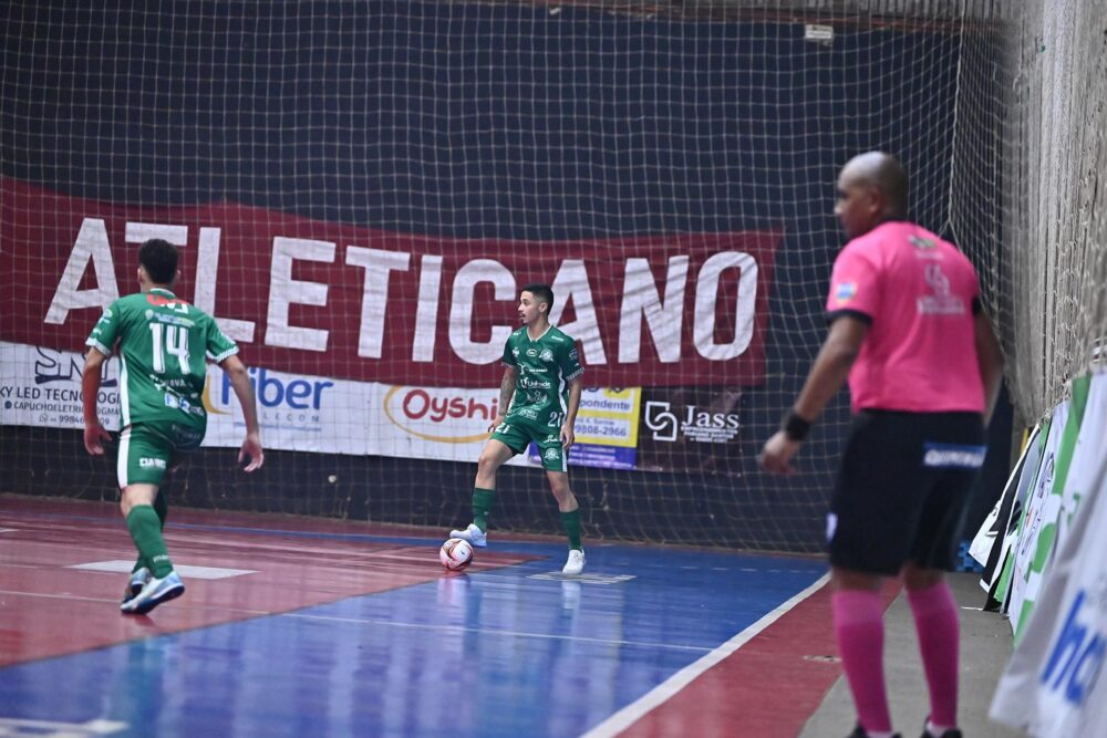 São Lucas joga diante do seu torcedor 
(Foto: Ivan Fuquini)