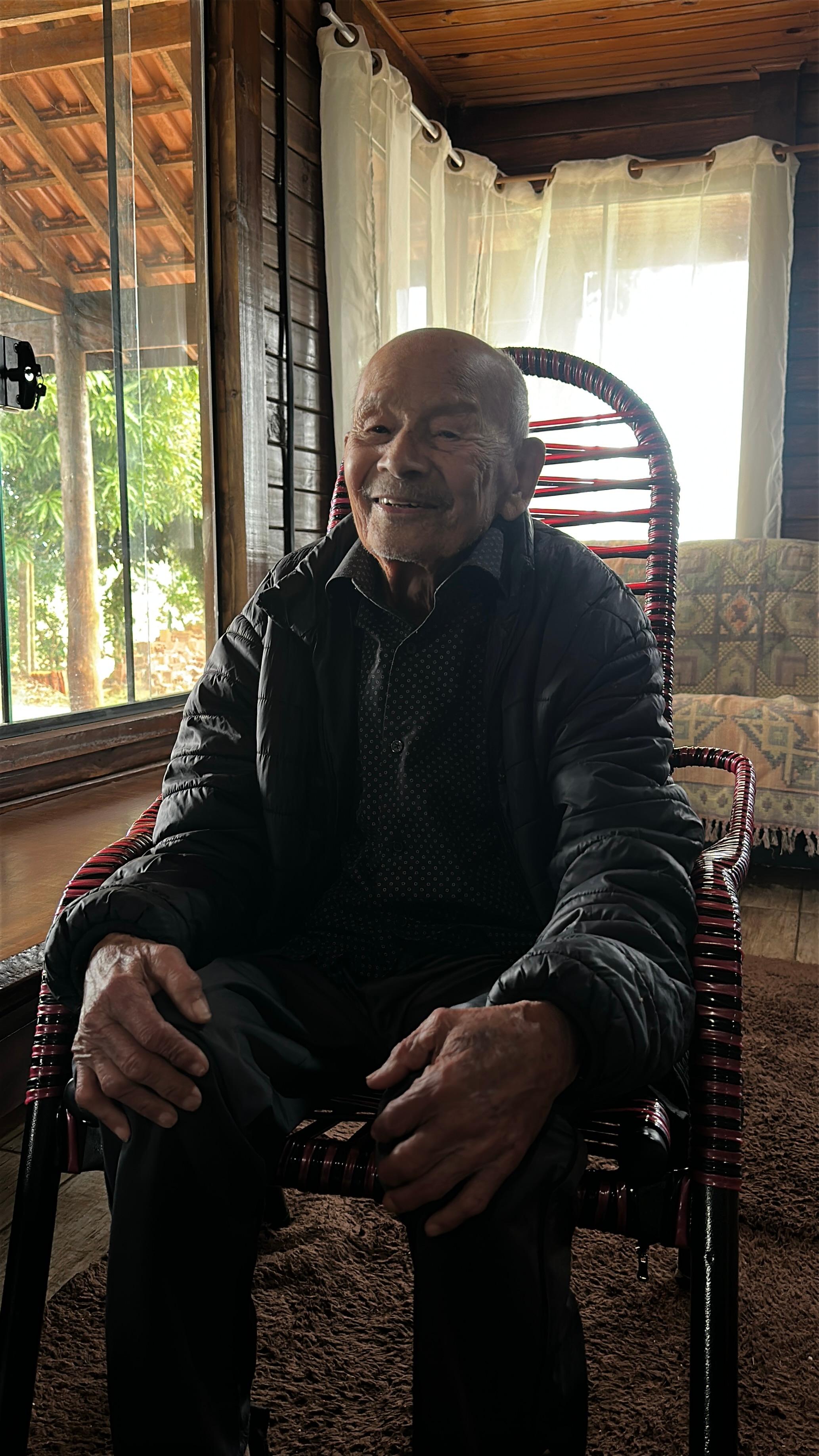 Pai de sete, avô de 18, bisavô de 16, trisavô de um. A vida deu a Petronilho felicidade
Foto: Gustavo Romano
