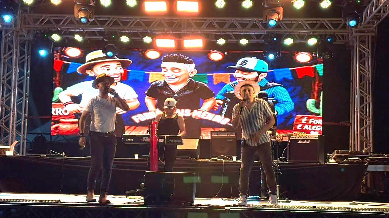 foto mais meninos nova