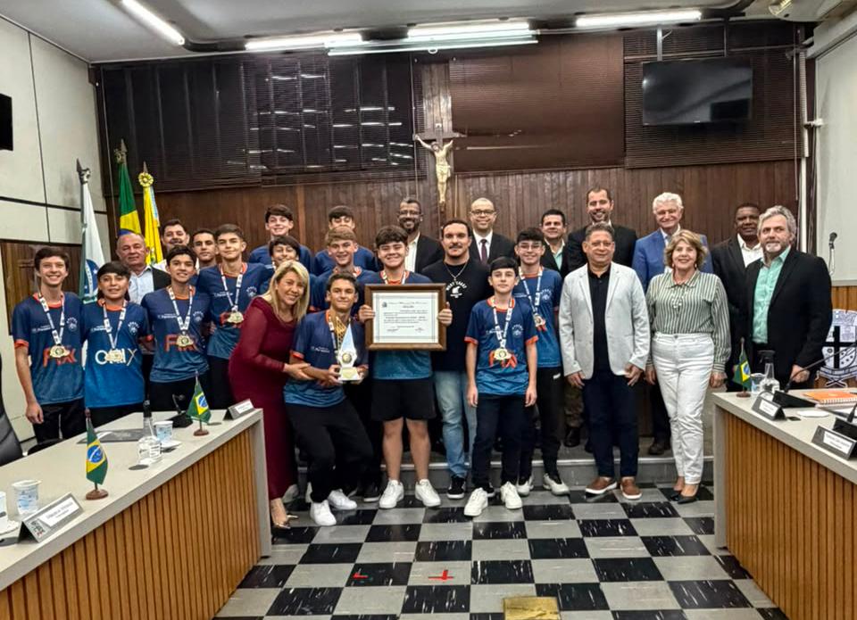 a-volei Homenagem recebida na reunião da Câmara