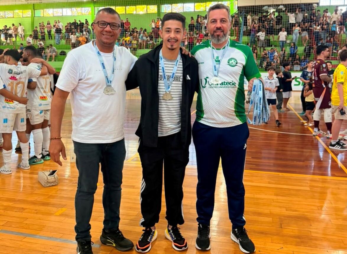 São Lucas goleia diante da sua torcida