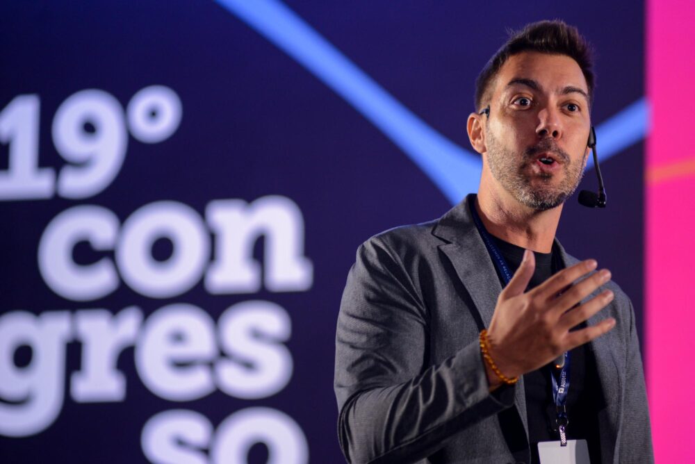 a-lucas Lucas Freire é psicólogo, professor, empreendedor, escritor e palestrante. Redes sociais
Instagram | Facebook | LinkedIn | YouTube | TikTok