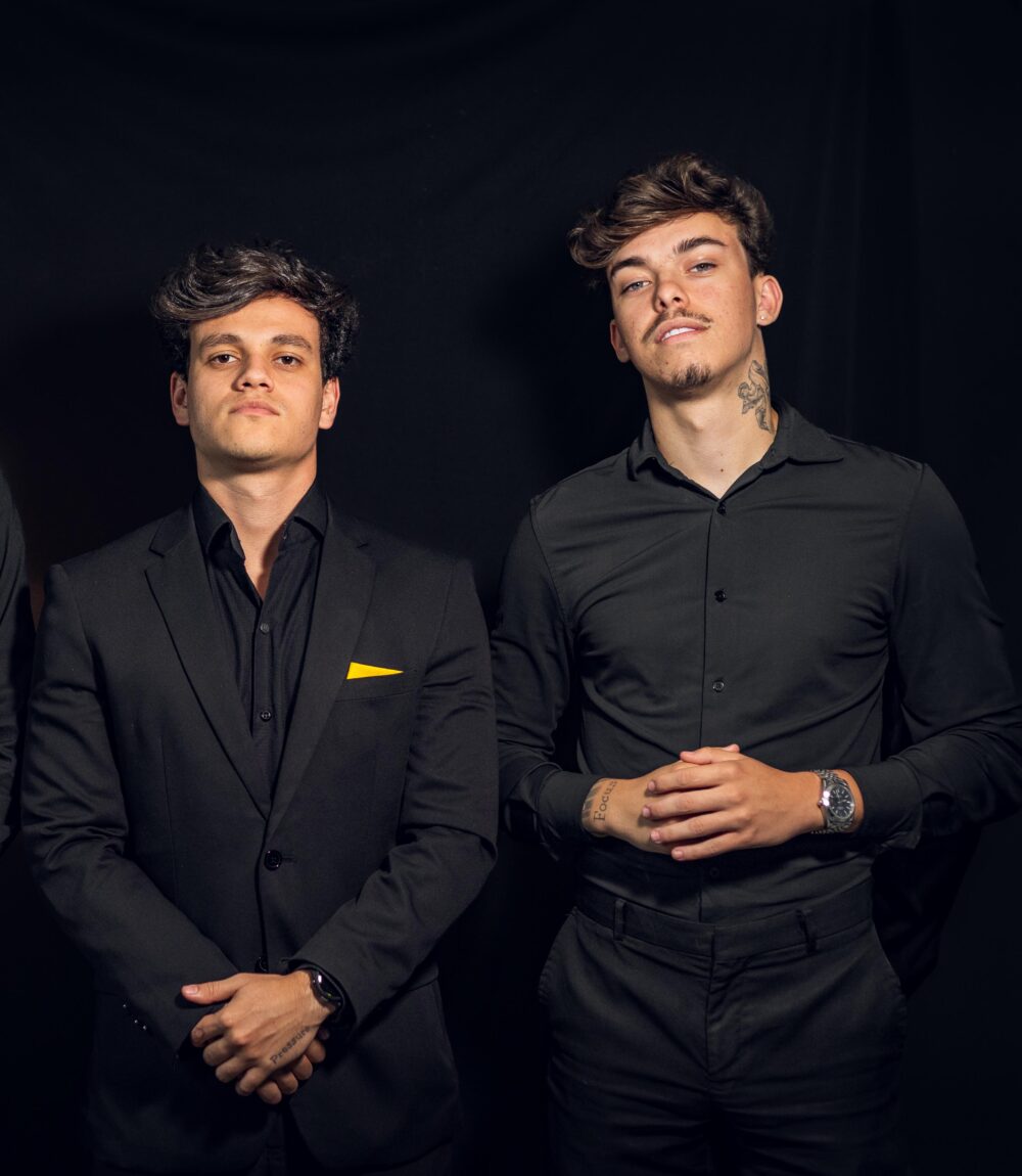 Athos Vilarins e Gustavo de Oliveira, fundadores da Alpha, empresa que utiliza inteligência de dados e inteligência artificial em estratégias de aquisição