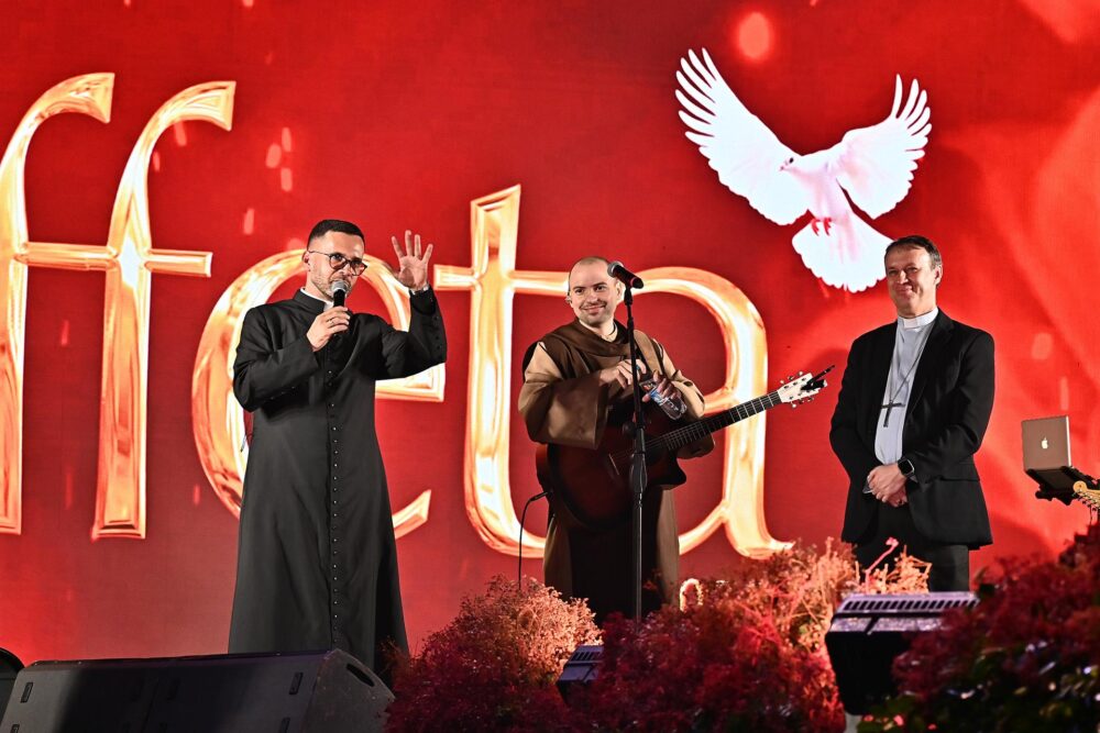 Padre Adão, Frei Gilson e bispo Mário Spaki na edição do Éffeta 2025
