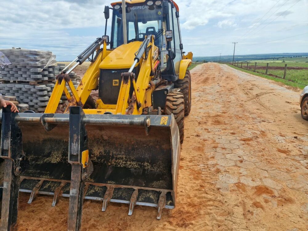 Estrada passa por pavimentação