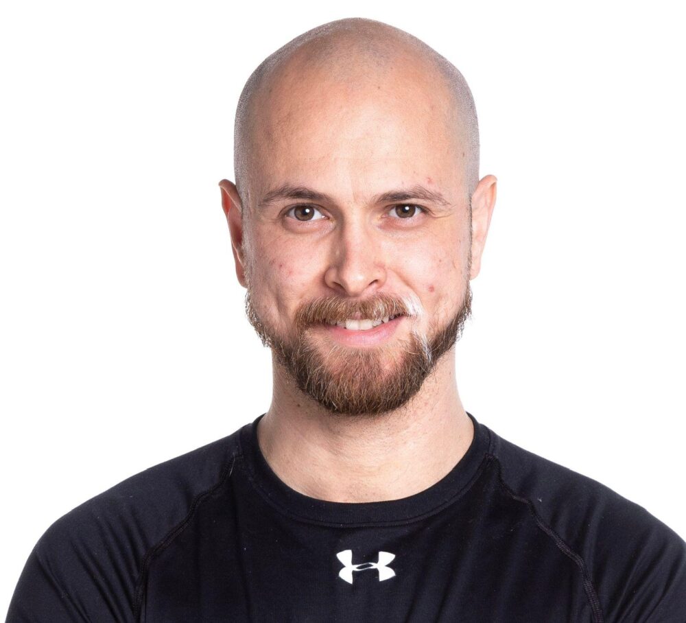 *Rairtoni Pereira é personal trainer há mais de 10 anos, ajudando pessoas a desenvolverem hábitos saudáveis e uma relação positiva com o próprio corpo. É autor do livro "5 Atitudes para criar o hábito de se exercitar todos os dias".