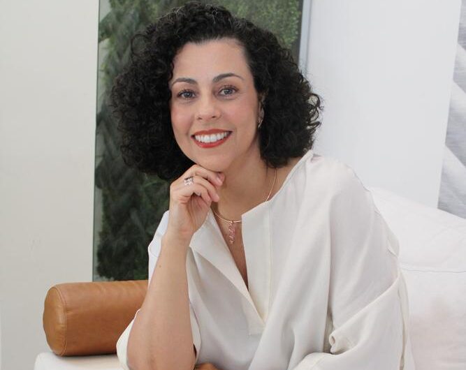 a-mariana Mariana Schamas é profissional da área do movimento, com formação em Cinesiologia - Exercício Nutrição e Bem-Estar pela California State University East Bay
Instagram: @marianaschamas | Site: https://marianaschamas.com.br/
