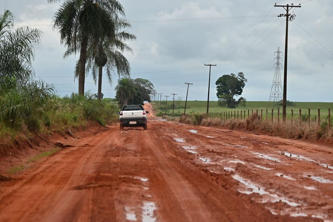 Estrada Santa Rosa Itamarati, que liga o município a Nova Londrina Foto: Ivan Fuquini