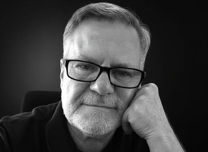 Gilberto Kieling é advogado civilista, escritor e professor de literatura brasileira e latino-americana. Tem uma extensa trajetória na ficção, com diversas obras publicadas
Facebook: /gilberto.kieling
Site: https://gilbertokieling.com.br/