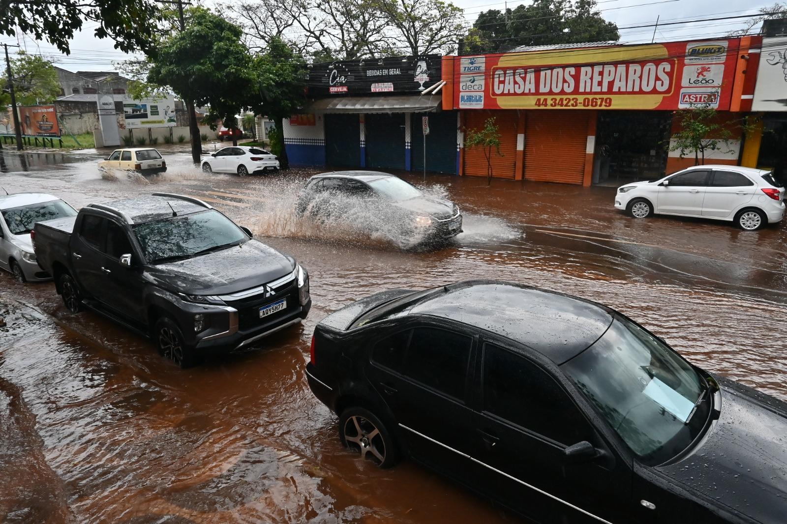 Registro na Avenida Paraná Foto: Ivan Fuquini