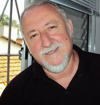 a-edson O autor Edson Gabriel Garcia atua na Educação, como professor e diretor de escola pública. É autor de livros infantis e juvenis, didáticos e paradidáticos