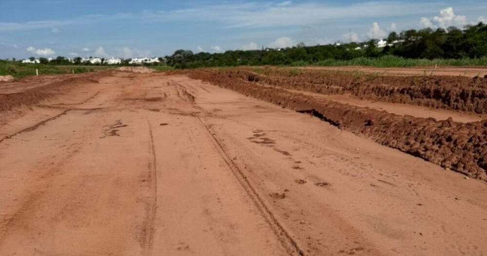 Trabalhos continuam na importante via para a estrutura da cidade