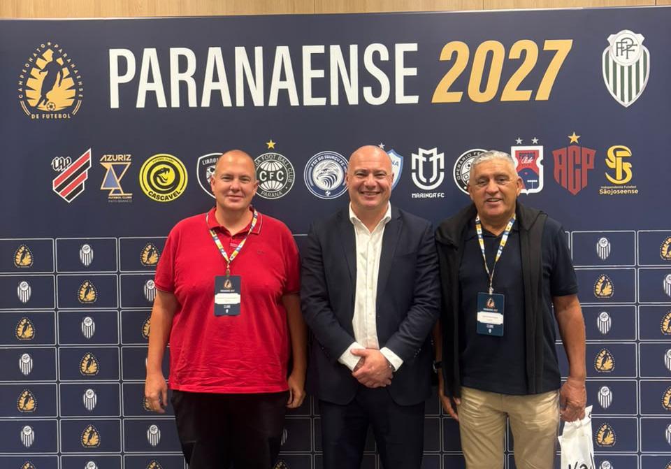 Diretores do ACP ao lado do presidente da FPF
