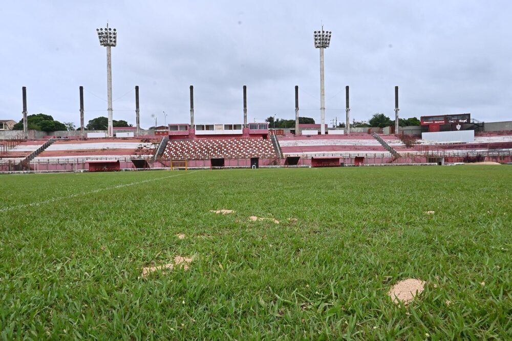 Estádio não oferece as condições exigidas pela FPF
(Foto: Ivan Fuquini)
