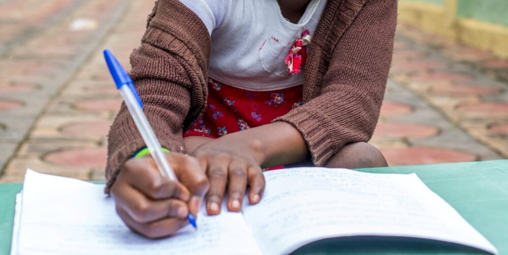 Proteger a infância também é valorizar quem educa