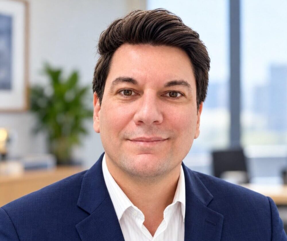 Elzio Mistrelo é engenheiro civil, Diretor de Saneamento, Recursos Hídricos e Meio Ambiente da Setec Hidrobrasileira, vice-presidente de Engenharia do Sinaenco-SP (Sindicato Nacional das Empresas de Arquitetura e Engenharia Consultiva) e Diretor da Associação Profissional de Empresas de Consultoria e Serviços em Saneamento e Meio Ambiente (APECS