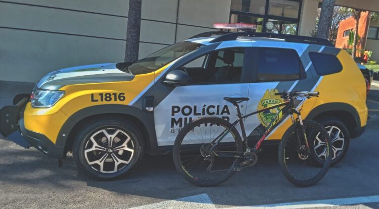 Bicicleta abandonada é recolhida pela Polícia Militar